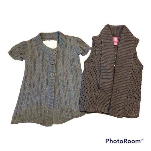 2 Girls Sweaters - Mossimo Gray Size Medium, J. Khaki Brown Knit Size Large - Picture 1 of 13